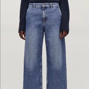COS Barrel Leg Jeans in Vintage Blue
